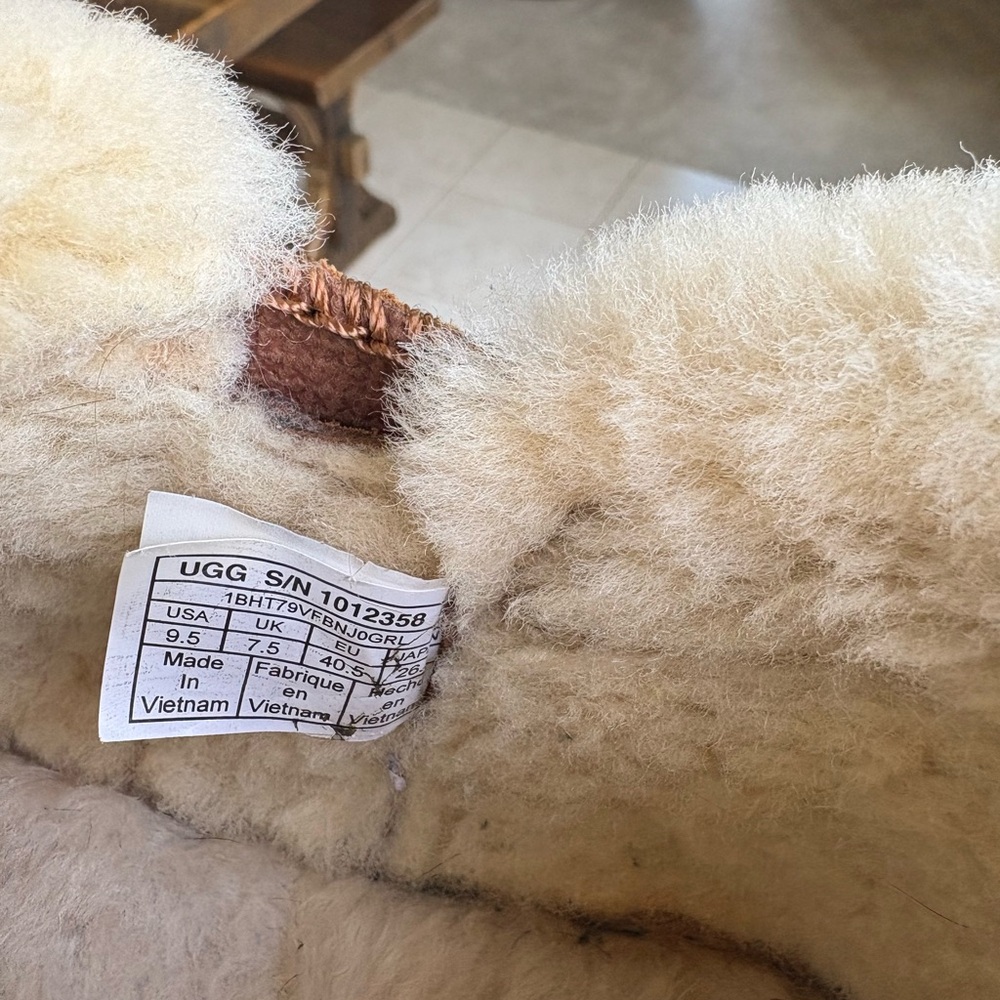 Ugg McKay boot
Size 9.5, color is chestnut - Picture 7 of 8